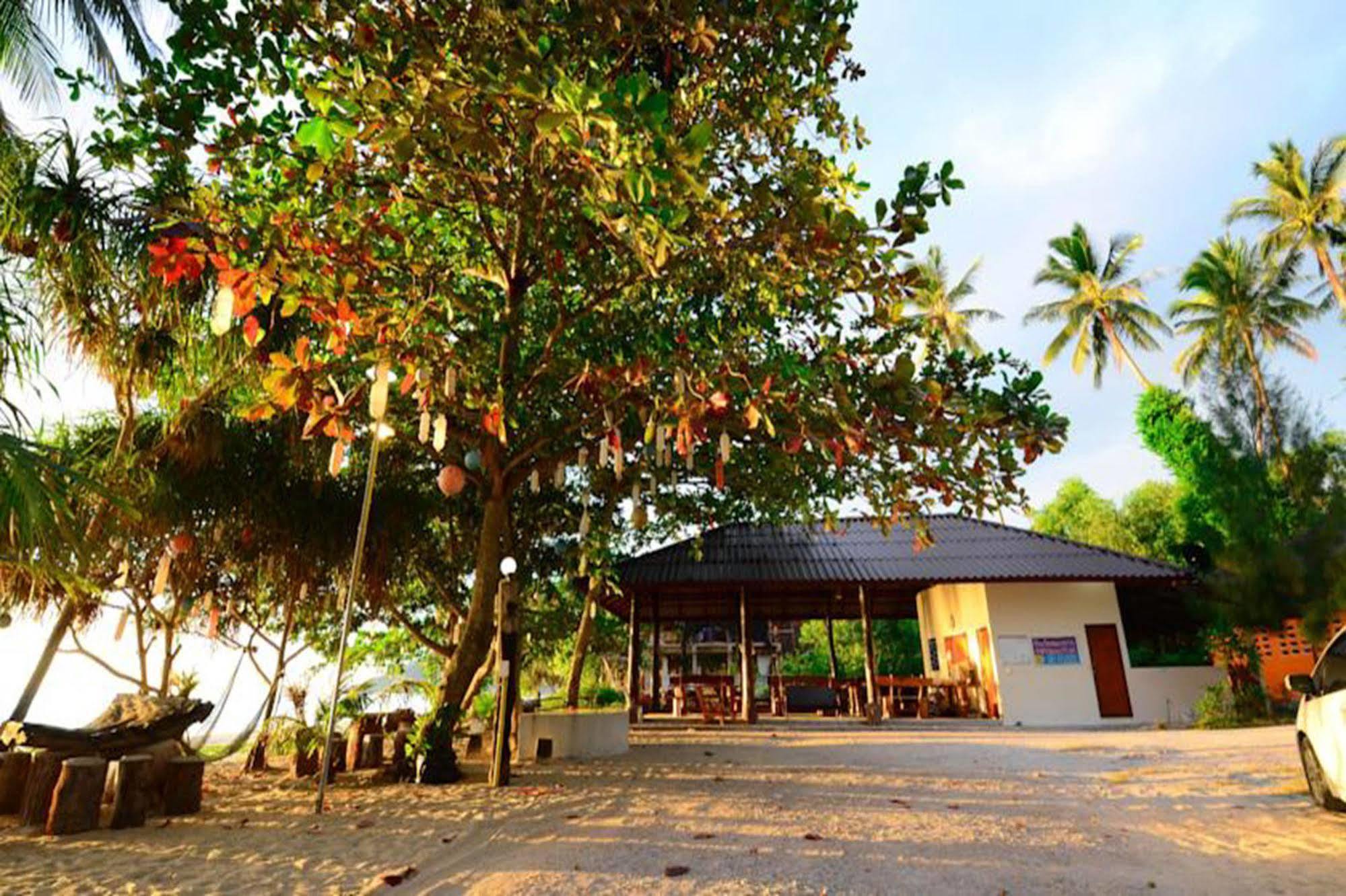 Baanchaylay Resort Khanom Ngoại thất bức ảnh